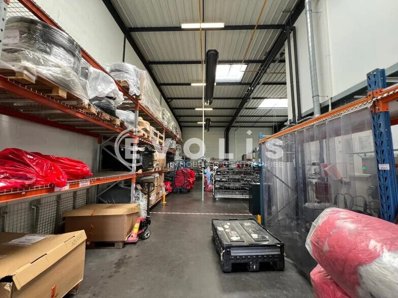 Flex in Vénissieux for lease - Interior Photo - Image 2 of 7