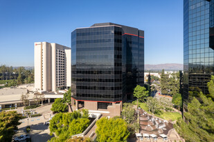 Warner Center Tower 5 - Convenience Store