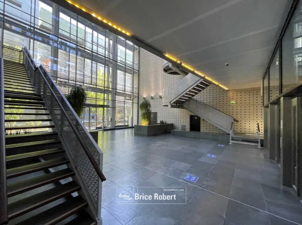 Office in Lyon for lease Interior Photo- Image 1 of 14
