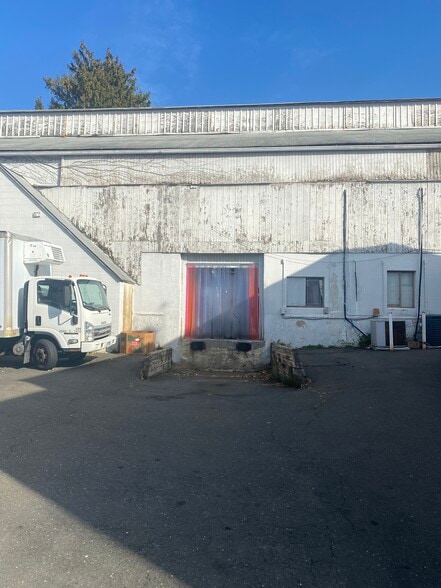 28 Henry St, Greenwich, CT for lease - Building Photo - Image 3 of 4