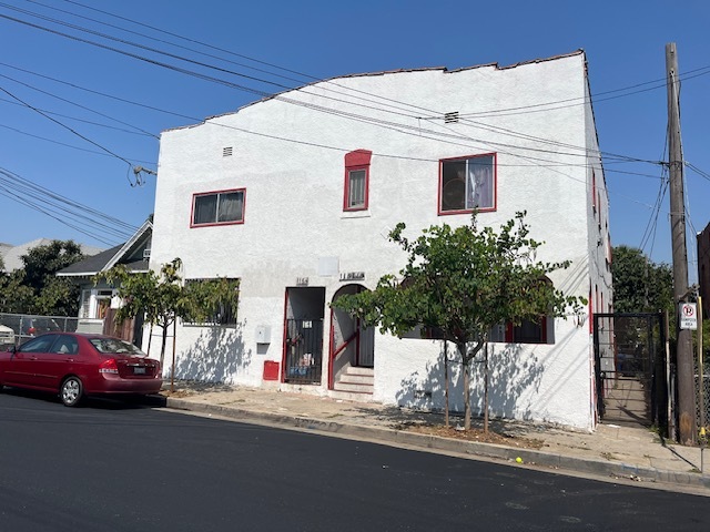 113 S Mathews St, Los Angeles, CA for sale - Building Photo - Image 2 of 4