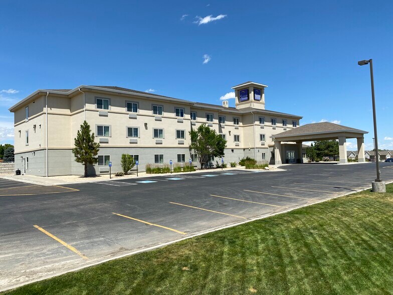 508 Cortez Dr, Douglas, WY for sale - Primary Photo - Image 1 of 1