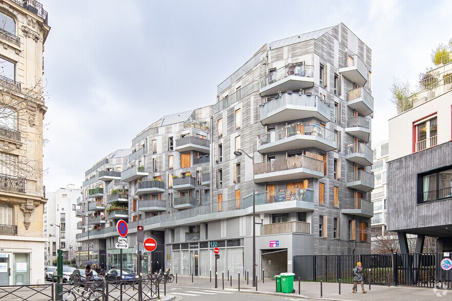 Office in Paris for lease - Building Photo - Image 2 of 5