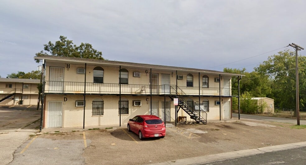 Killeen Multifamily Portfolio — 31 Units portfolio of 5 properties for sale on LoopNet.com - Building Photo - Image 2 of 29