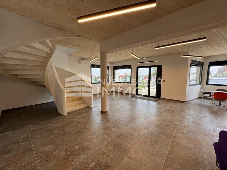 Office in Saint-Pathus for lease - Interior Photo - Image 2 of 9