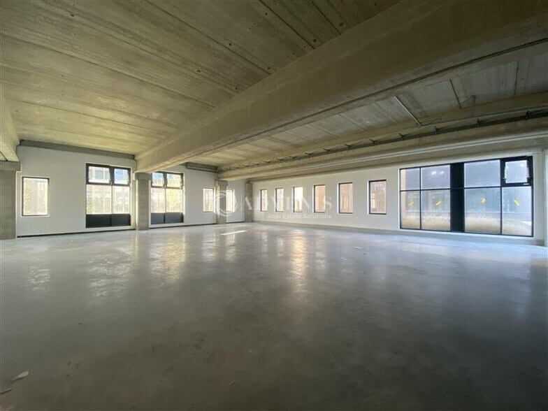 Flex in Nanterre for lease - Interior Photo - Image 3 of 12