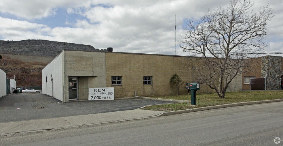 94 Kean St, West Babylon, NY for sale - Primary Photo - Image 1 of 1