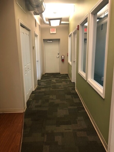 112 E 3rd St, Bloomington, IN for lease - Interior Photo - Image 3 of 17