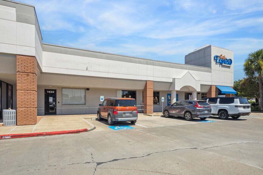 1424 W Gray St, Houston, TX for lease - Building Photo - Image 2 of 13