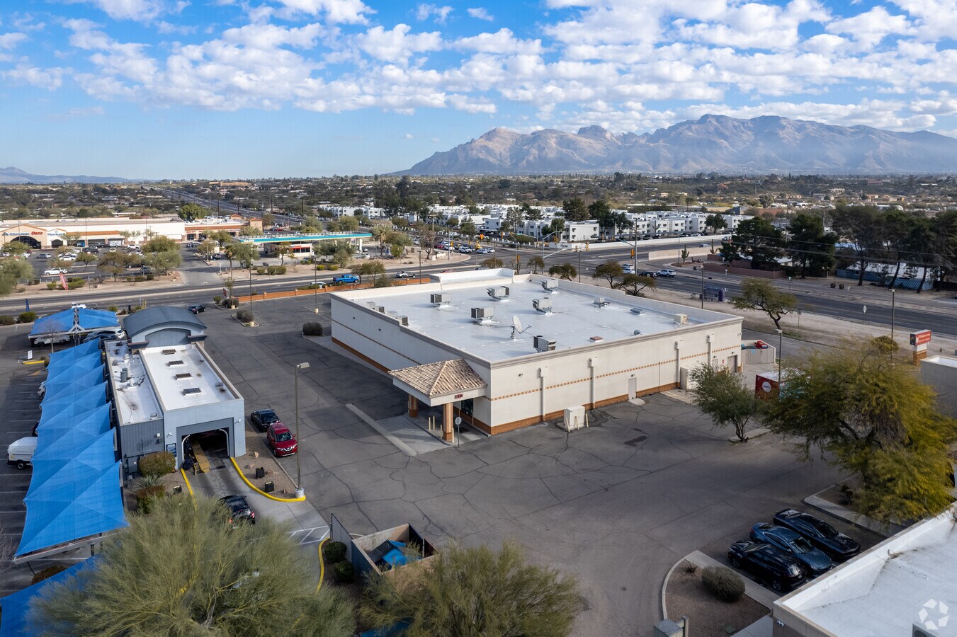 1415 W River Rd, Tucson, AZ 85704