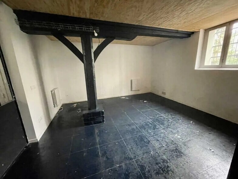 Office in Rouen for lease - Interior Photo - Image 2 of 4