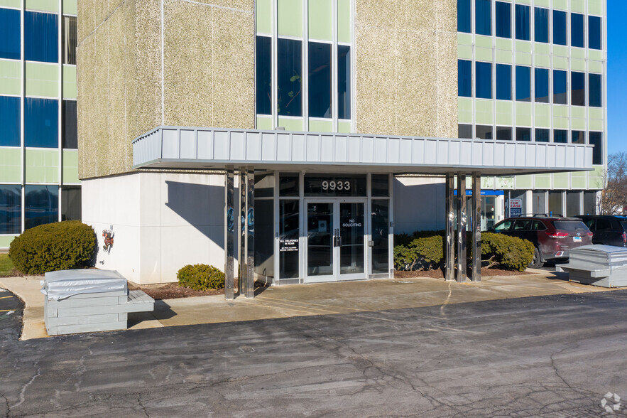 9933 Lawler Ave, Skokie, IL for lease - Building Photo - Image 3 of 5