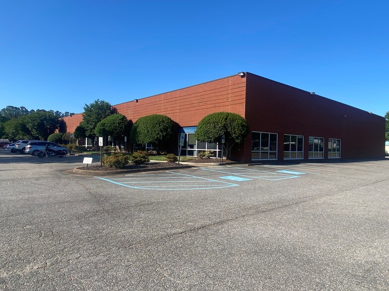 1122 Executive Blvd, Chesapeake, VA for sale - Building Photo - Image 1 of 1