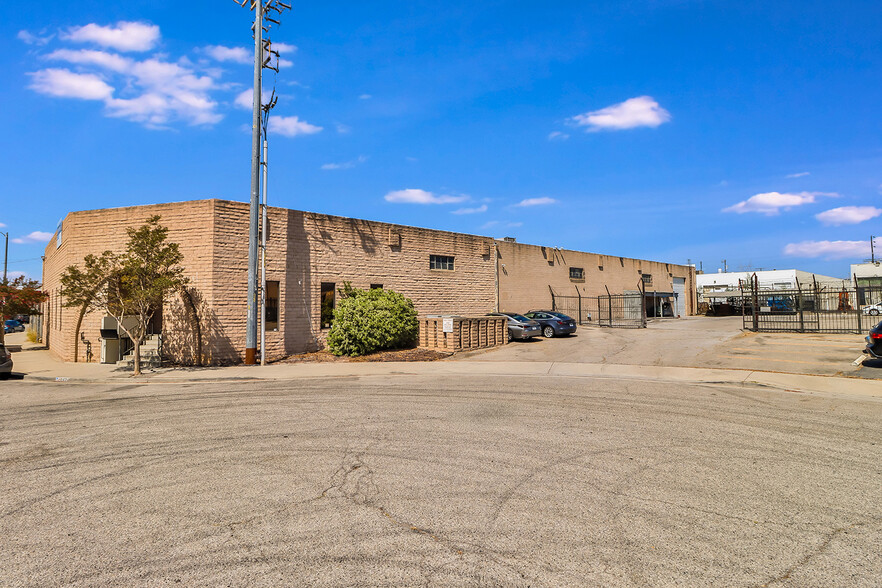 8630 Tamarack Ave, Sun Valley, CA for lease - Building Photo - Image 1 of 19