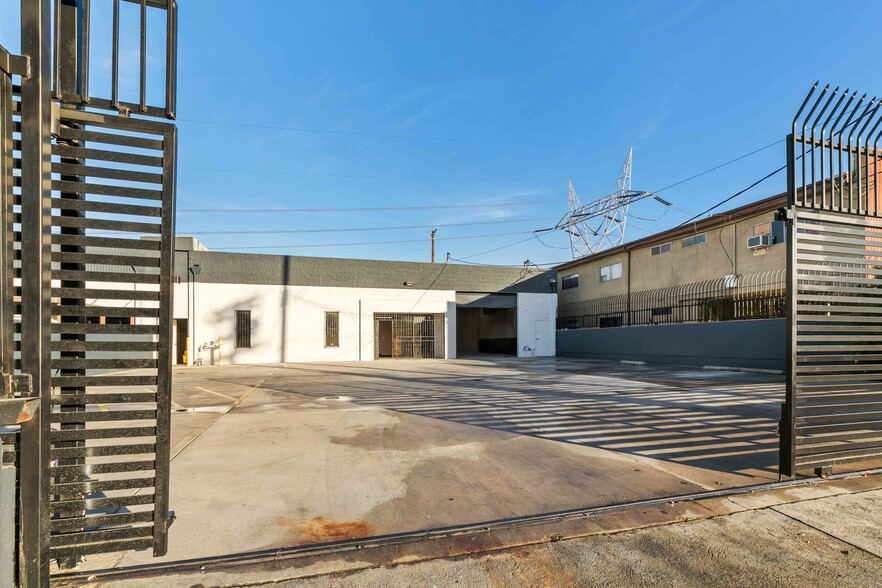 7336 Hinds Ave, North Hollywood, CA for lease - Building Photo - Image 2 of 28