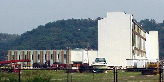 1003-1005 Airbrake Ave, Wilmerding, PA for lease - Building Photo - Image 2 of 5