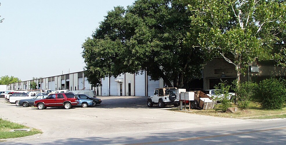 321 N Rogers Rd, Irving, TX for sale - Primary Photo - Image 1 of 1