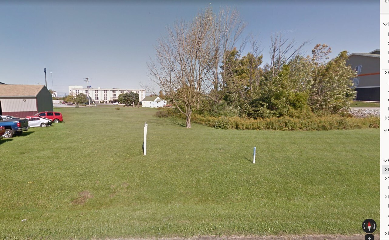 8020 Oliver Rd, Erie, PA 16509