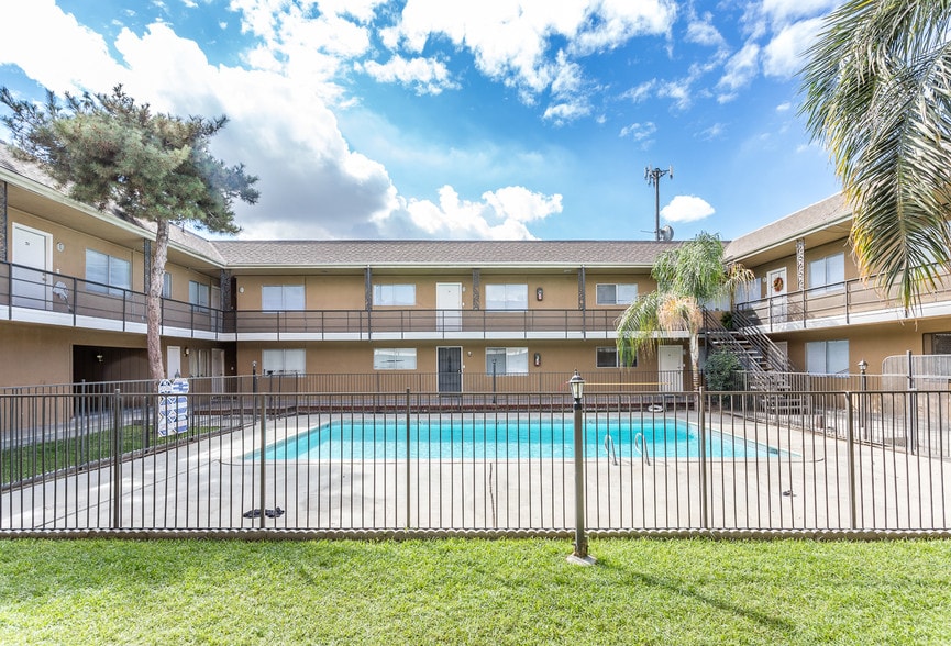 3143 S H St, Bakersfield, CA for sale - Building Photo - Image 2 of 9