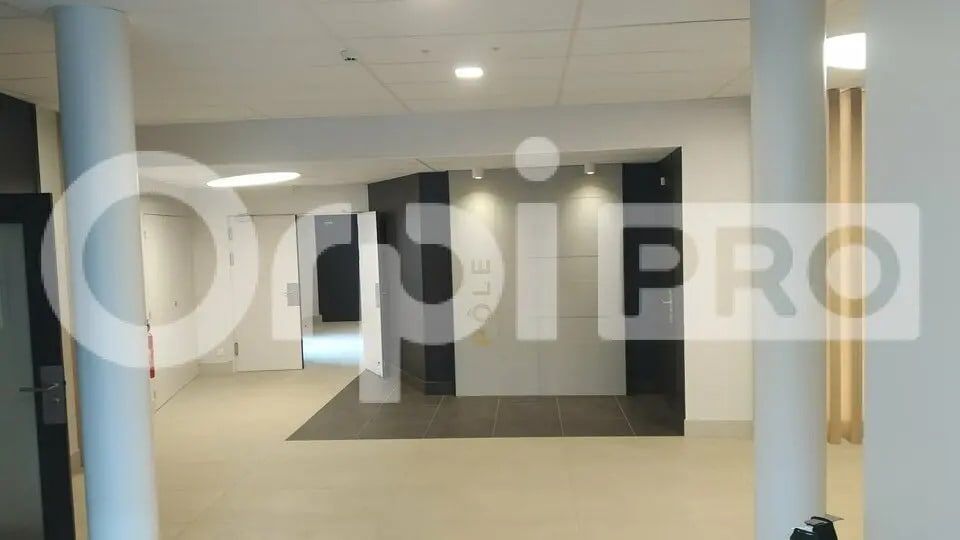 Office in Reims for lease - Interior Photo - Image 2 of 4