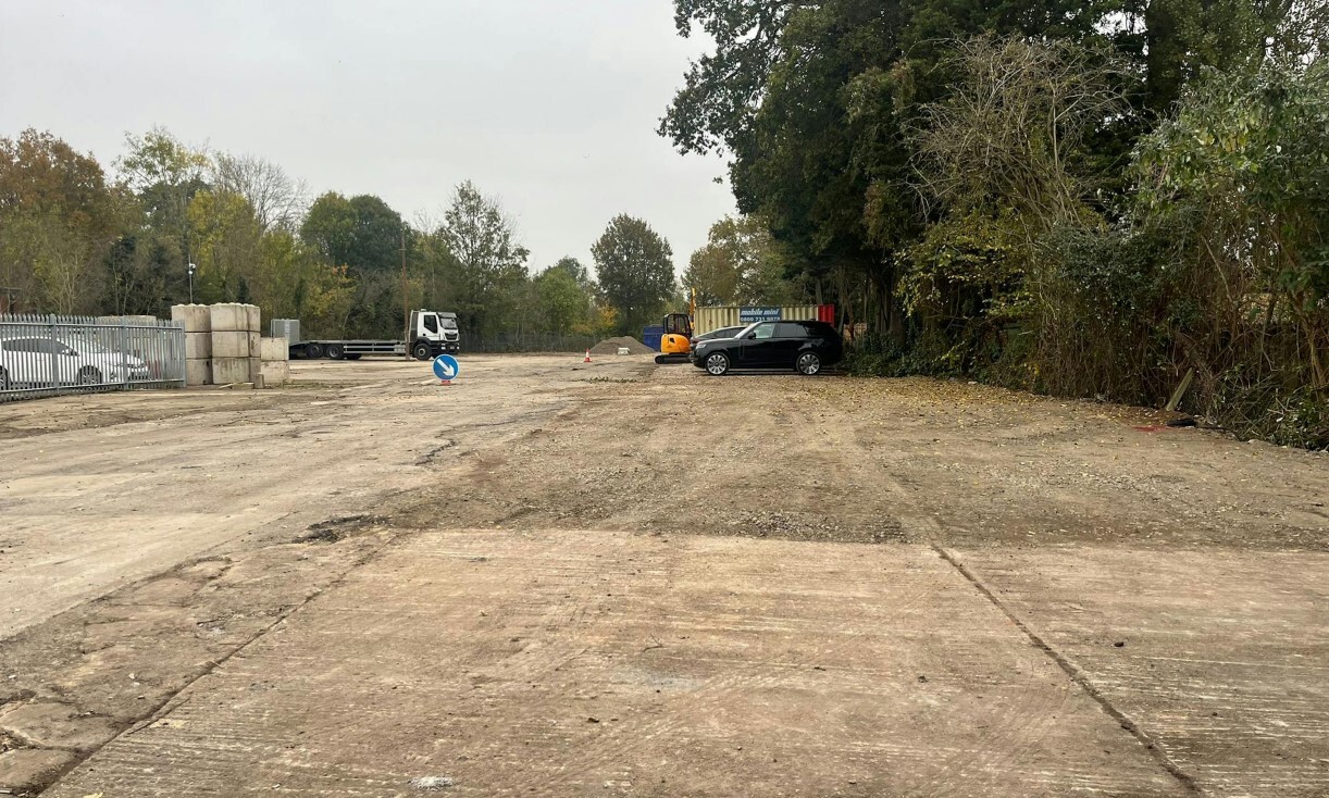 Station Yard, Ruislip for lease Primary Photo- Image 1 of 2