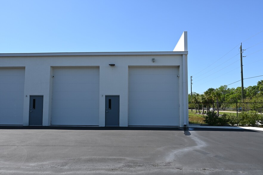 5401 Tri Par Dr, Sarasota, FL for lease - Building Photo - Image 3 of 7