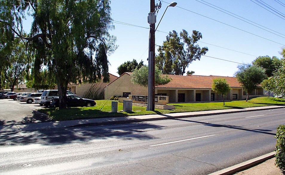 2111 E Broadway Rd, Tempe, AZ for lease - Primary Photo - Image 1 of 3
