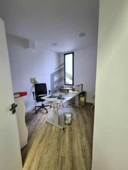 Office in Talence for lease - Interior Photo - Image 1 of 6