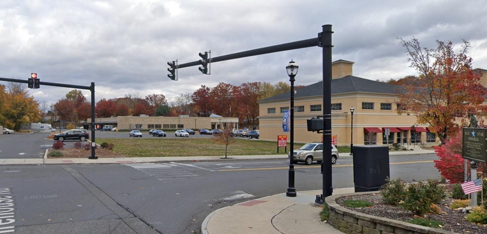 58 Maple St, Naugatuck, CT for lease - Building Photo - Image 2 of 6