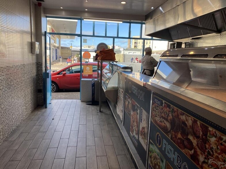 19 Carnegie Dr, Dunfermline for lease - Building Photo - Image 3 of 4