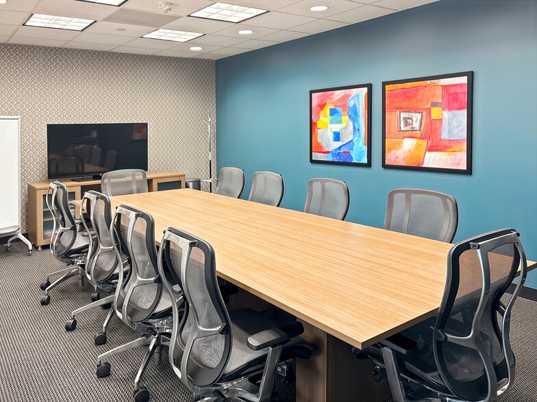 5444 Westheimer Rd, Houston, TX for lease - Interior Photo - Image 2 of 13