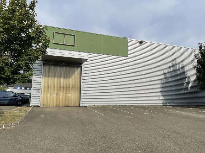 Flex in Saint-Brice-sous-Forêt for lease - Building Photo - Image 1 of 19