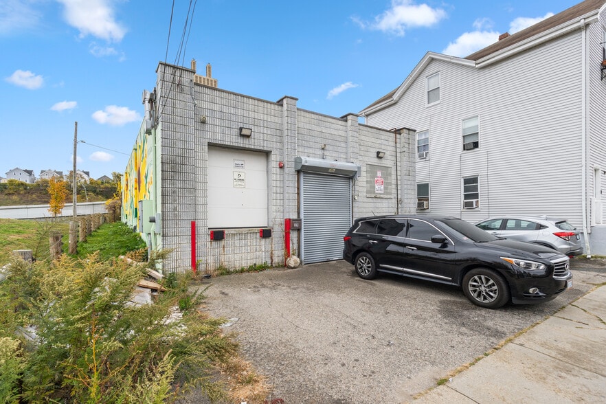 39 De Soto St, Providence, RI for sale - Building Photo - Image 2 of 5