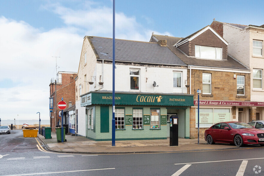 Redcar – Cafe, Takeaway & Retail portfolio of 2 properties for sale on LoopNet.com - Primary Photo - Image 2 of 2