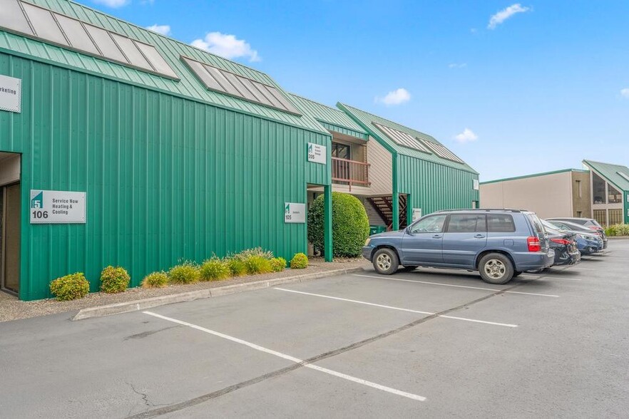 15635-15850 SE 114th Ave, Clackamas, OR for lease - Building Photo - Image 1 of 10