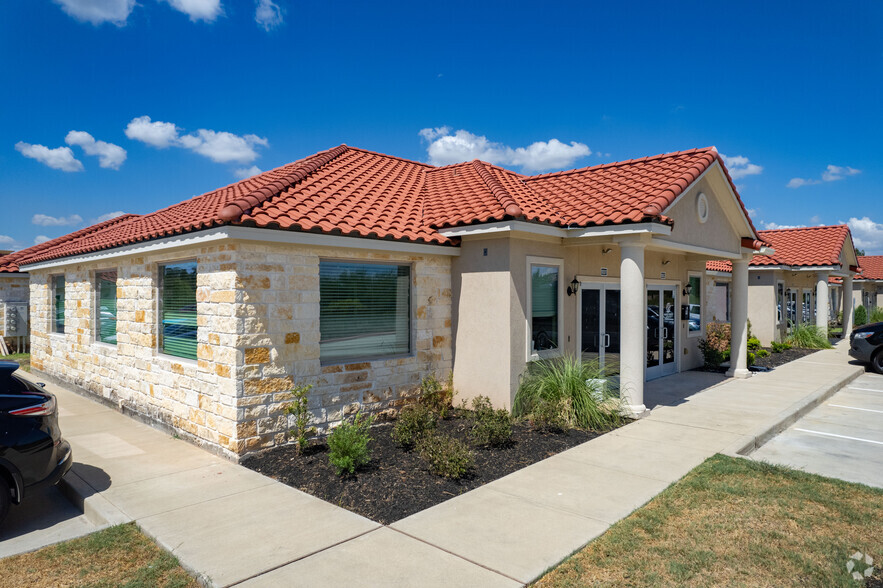 7070 Knights Ct, Missouri City, TX for lease - Building Photo - Image 1 of 11