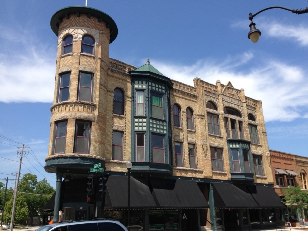 500-505 N Main St, Oshkosh, WI for sale - Primary Photo - Image 1 of 1