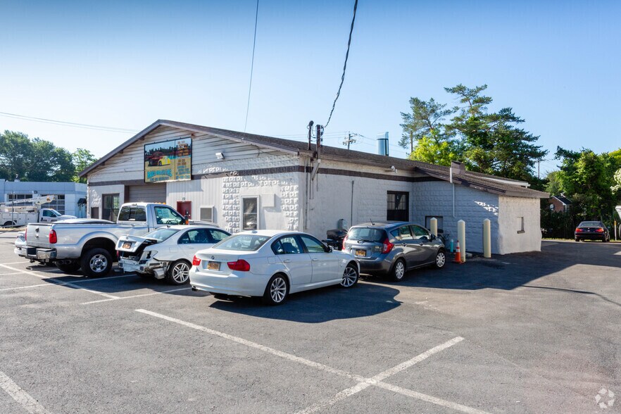 752 Watervliet Shaker Rd, Latham, NY for sale - Primary Photo - Image 1 of 1