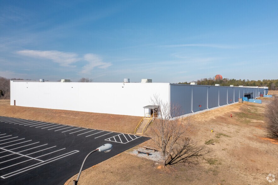 50 Peachview Blvd, Gaffney, SC for lease - Building Photo - Image 3 of 9