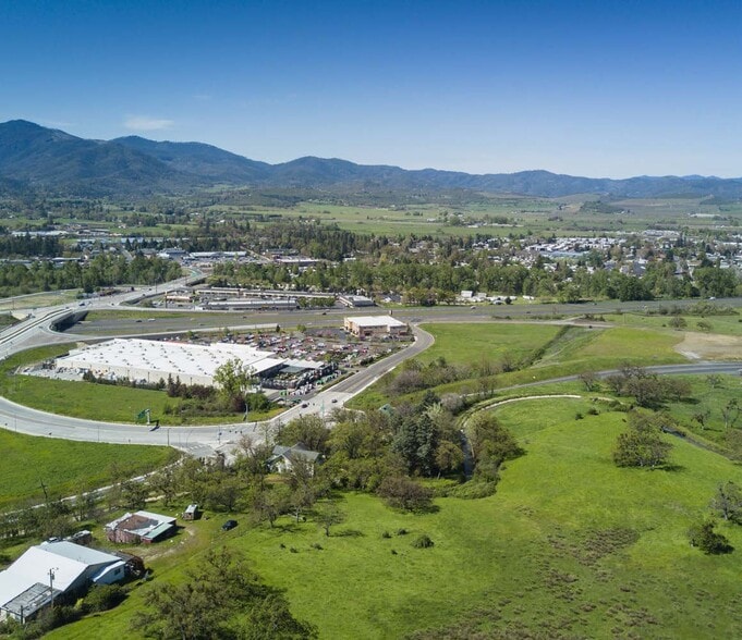 3765 N Phoenix Rd, Phoenix, OR for sale - Building Photo - Image 3 of 5