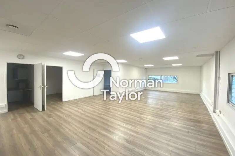 Office in Montpellier for lease - Interior Photo - Image 1 of 5