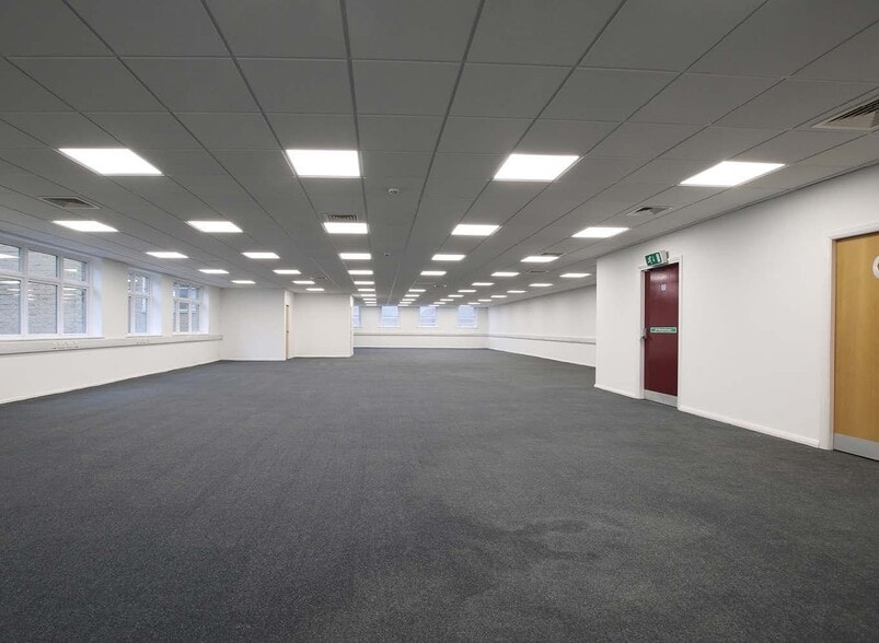 55 Well St, Bradford for lease - Interior Photo - Image 3 of 5