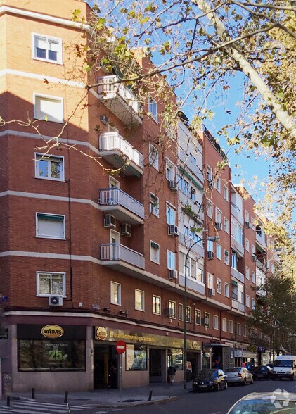 Multifamily in Madrid, Madrid for sale - Building Photo - Image 2 of 2