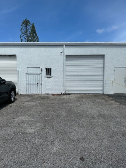 3400 NE 6th Ter, Pompano Beach, FL for lease - Building Photo - Image 3 of 11