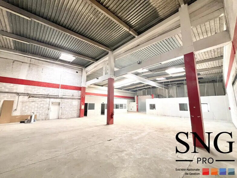Industrial in Vitrolles for lease - Interior Photo - Image 1 of 13