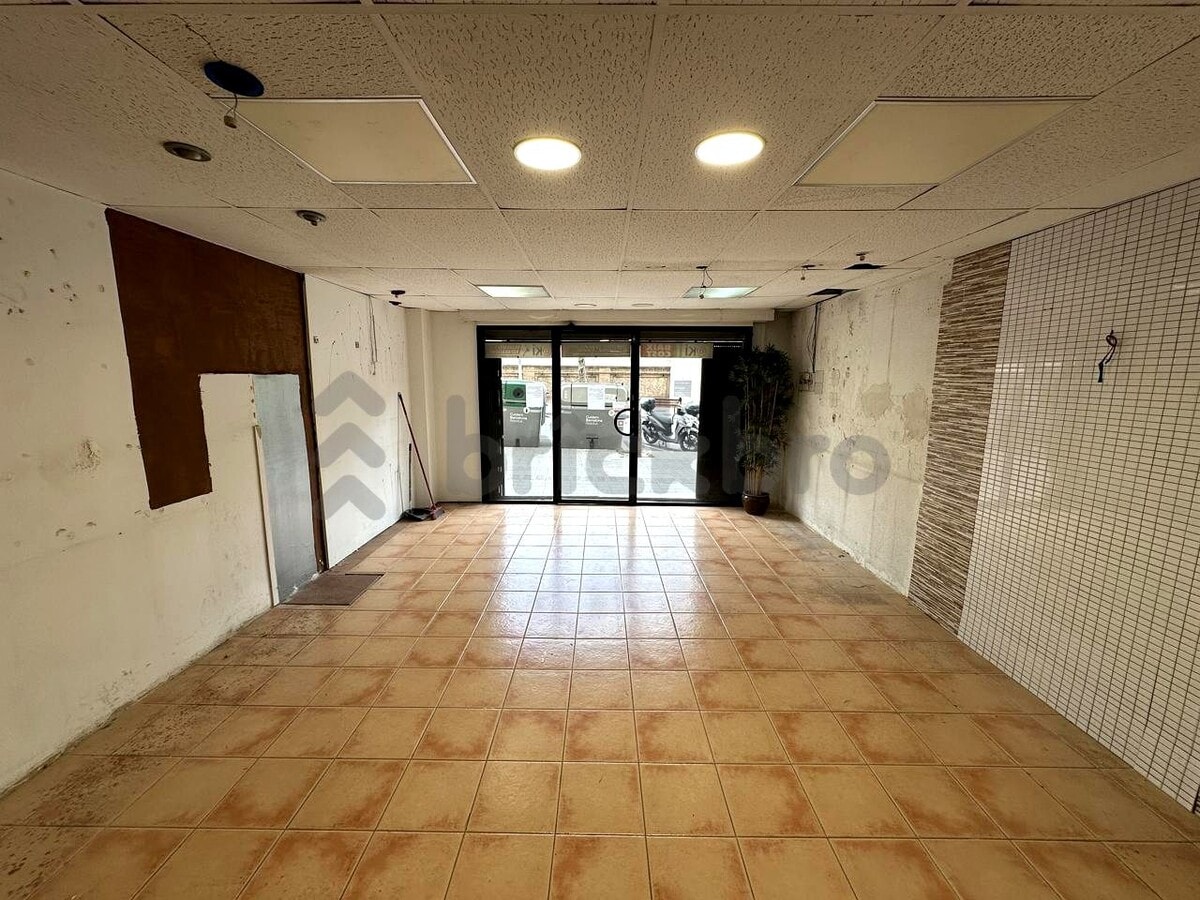 Barcelona, BAR 08025 - - - Interior Photo - Image 1 of 13