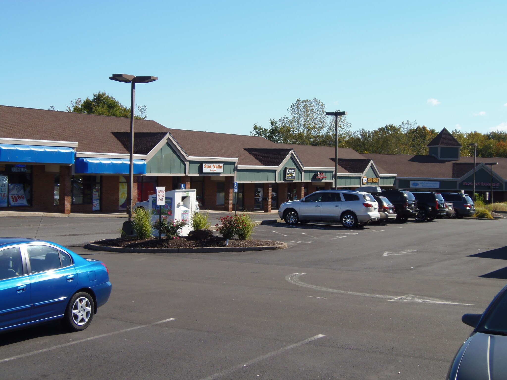 425477 S Broad St, Meriden, CT 06450 Parke Plaza Shopping Center