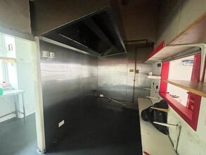 176 Quarry St, Hamilton for lease Interior Photo- Image 2 of 3