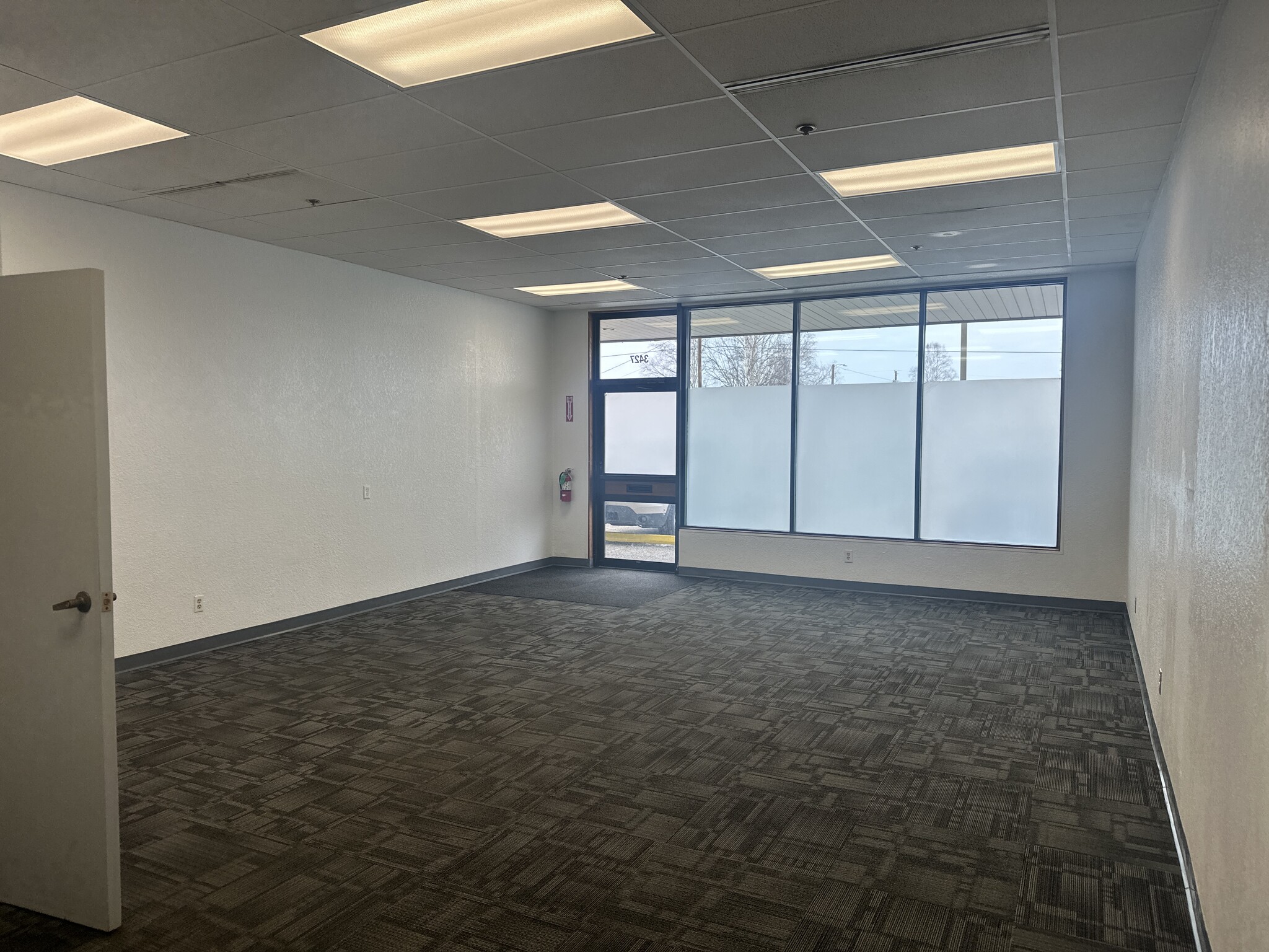 3401-3437 Airport Way, Fairbanks, AK for lease Interior Photo- Image 1 of 4