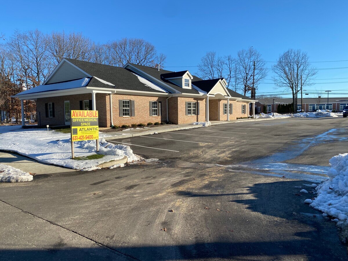 99 Lake Ave, Nesconset, NY 11767